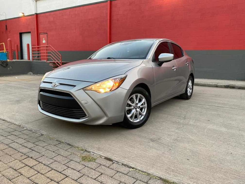 Toyota Yaris 1.5 R Le Mt 2016