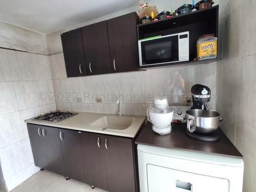 Imagen 5 de 30 de Apartamento En Venta En El Centro De Cabudare Cuenta Con 3 Habitaciones, 2 Modernos Baños, Iluminados Espacios De Sala Y Comedor, Cocina Iluminada Y Área De Lavandería Gabriela C.