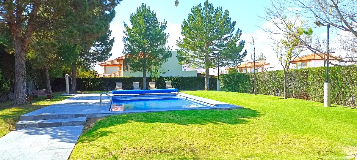 Hermosa Residencia En Uno De Los Mejores Condominios De Querétaro, En El Campanario. 4 Habitaciones Con Baño Privado, Estudio / Sala De Tv, Jardín, Alberca
