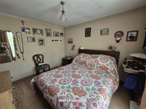 Casa En Venta De 3 Dorm. 1 Baño Con Amplio Patio En Macul