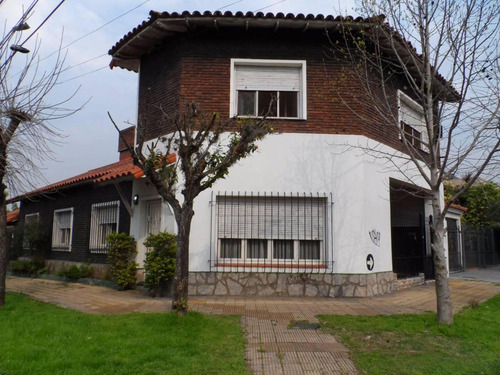 Imagen 1 de 15 de Chalet De 4 Ambientes-parque Ayerza-castelar