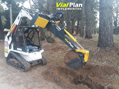 Imagen 3 de 10 de Implemento Brazoretro Pivotado Minicargadora Vialplan Bobcat