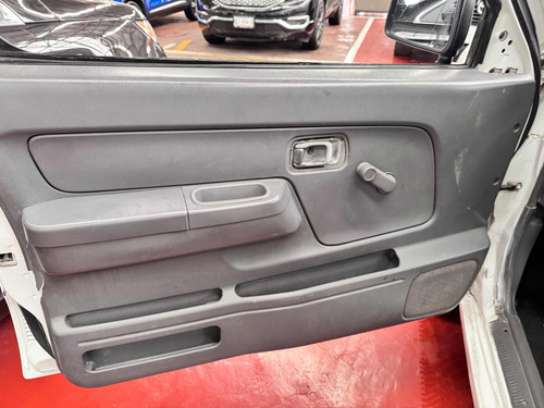 Nissan NP300 2.5 TDI CAJA SECA MT