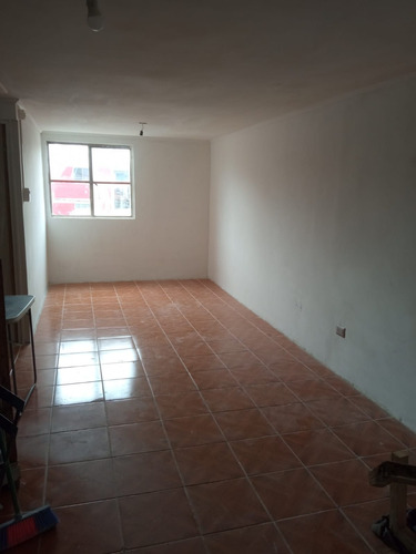 Villa El Almendro 2, Tercer Piso, Recien Remodelado