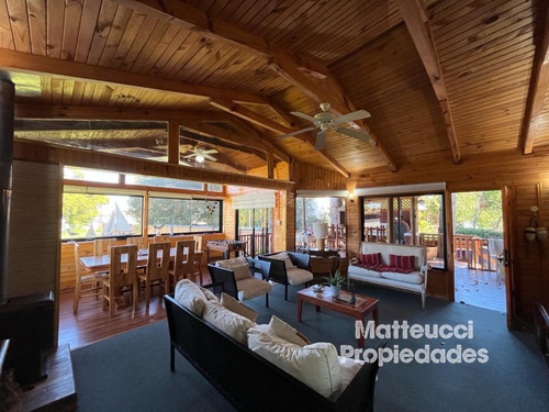 Linda Casa A Orilla De Lago
