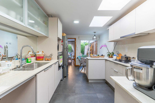 Cómoda Casa En Condominio (103587)