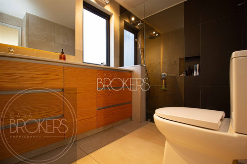 Casa En Venta De 4 Dorm. En Lo Barnechea