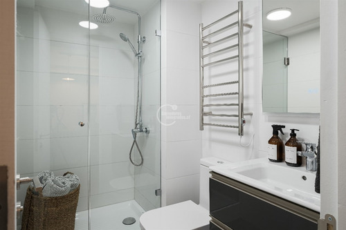 Departamento En Venta De 2 Dorm. En Las Condes