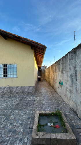 Casa 4 Quartos 2 Banheiros 250m2