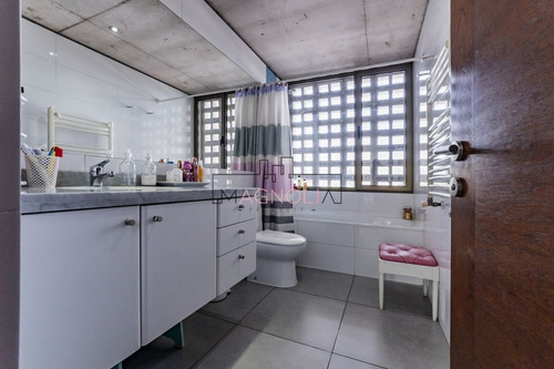 Casa En Venta De 7 Dorm. En Lo Barnechea