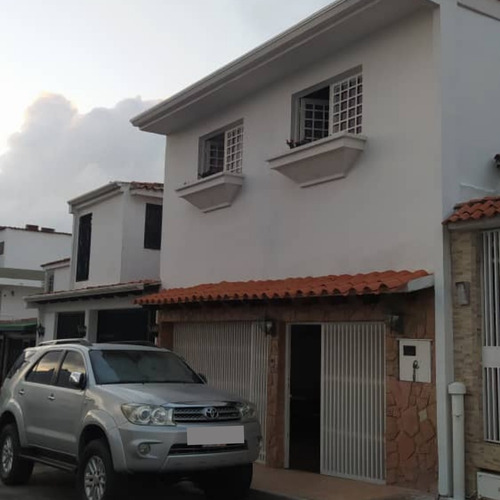 Best House Vende  Hermosa Casa  En La Urbanización  Llano Alto
