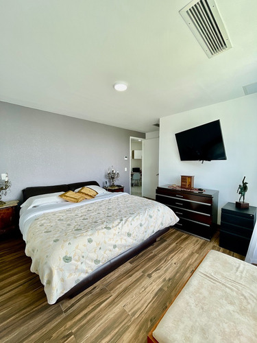 Apartamento Remodelado En Venta 240 M2 Con Terraza En Mirador De Los Campitos