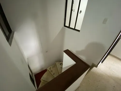Alquiler De Apartaestudio En El Barrio Capri