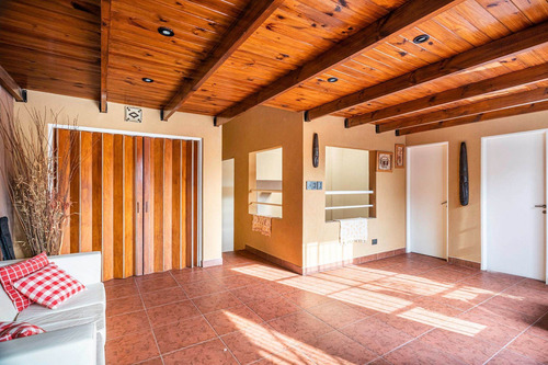 Casa En Venta Sobre Lote Propio En Saavedra