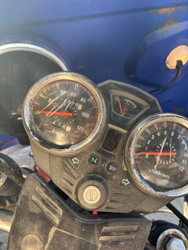 Moto Carguero Con Cabina De Carga Espacioso