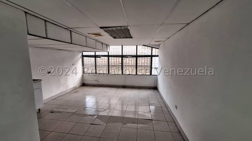 Excelente Oportunidad De Alquilar Una Amplia Oficina En La Urbina, Mls #25-3192