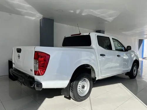 Nissan NP300 2.4 Doble Cabina Se Aa Pack Seg Mt