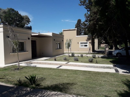 Imagen 2 de 11 de Casa En Venta En Pilar
