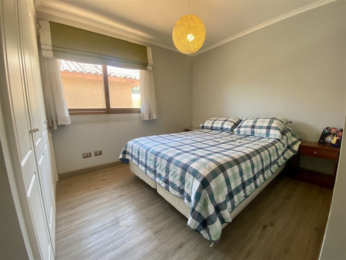 Oferta! Casa En El Carmen De Huechuraba 6d Más Serv.