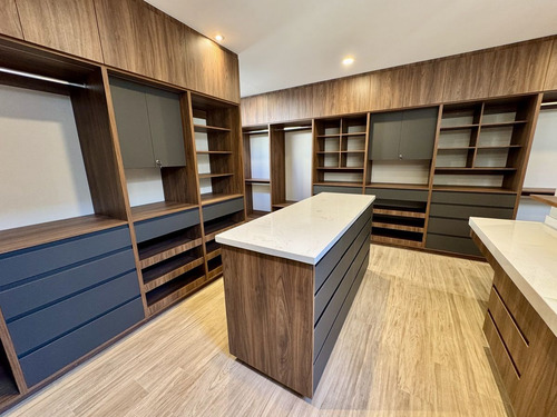 Residencia De Lujo Con Alberca, Área Verde Posterior- Altozano