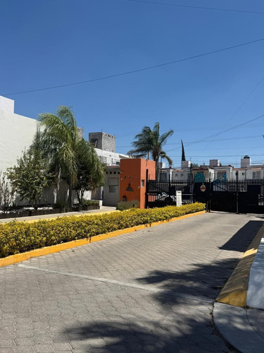 Casa En Renta Chulavista Iii, Queretaro. 3 Rec, 3 Baños, Privada Con Alberca