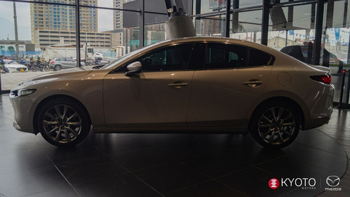 Imagen 3 de 15 de Mazda 3 Sedan Grand Touring Híbrido 2023