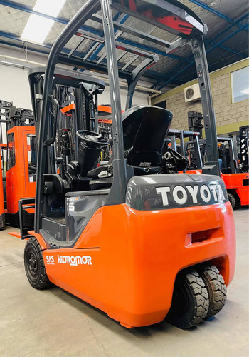 Imagen 4 de 8 de Autoelevador Toyota Triciclo 1.5tn Triple '' Garantia''
