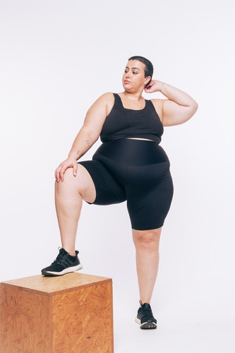 Imagem 3 de 5 de Bermuda Plus Size Emana Preto Wonder Size