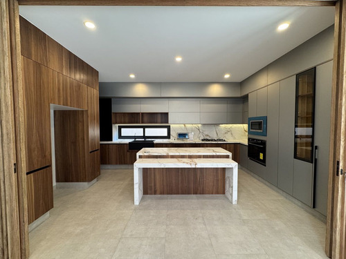 Residencia De Lujo Con Alberca, Área Verde Posterior- Altozano