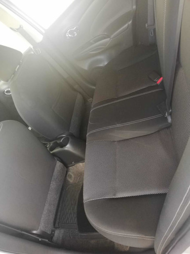 Imagen 15 de 15 de Nissan Versa 2018 1.6 Advance Mt
