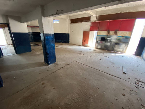Galpon En Barrio Echesortu 162m2
