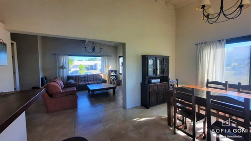Imagen 5 de 20 de En Residencial 1 Muy Buena Casa Ubicada A 500 Mts De La Playa Costa Esmeralda