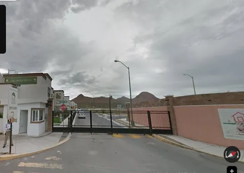 Casa En Fraccionamiento Paseo De Los Leones, Con 3 Recamaras, A Unos Minutos De Escuela Normal Superior.