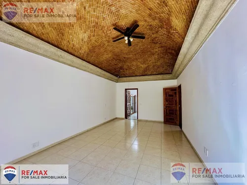 Venta De Casa De Un Nivel En Zona Exclusiva De Cuernavaca, Morelosclave 5379