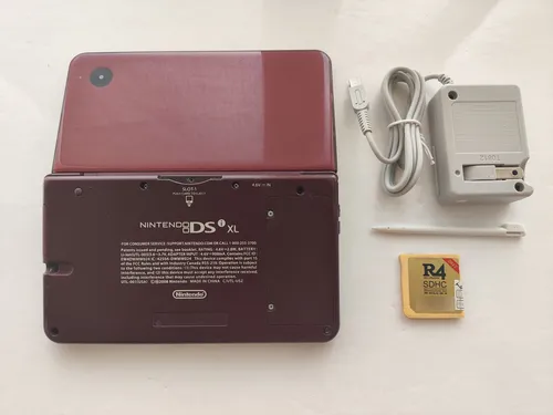 Consola Nintendo Dsi Xl Color Granate + 8gb + R4 + Stylus (Usado)