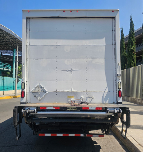 Camion Freightliner M2 106 Caja Seca Aut 2017