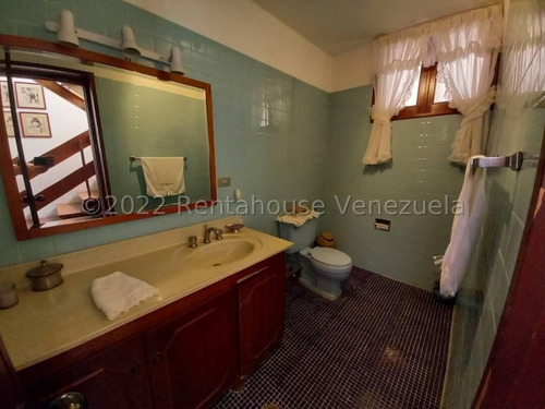 Imagen 18 de 29 de Estupenda Casa En Calle Cerrada Con Vigilancia Las 24h En Una De Las Mejores Zonas De Caracas. En Colinas De Los Ruices. Mls#22-17841