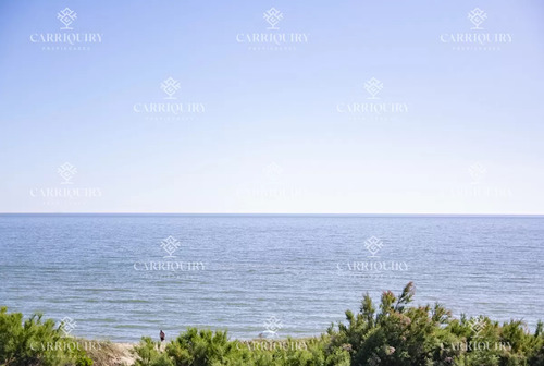 Se Vende Apartamento De 3 Dormitorios En Edificio Horizonte, Playa Mansa, Punta Del Este