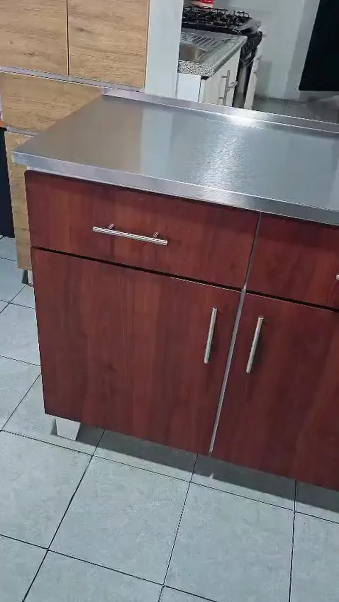 Gabinete Tarjinox de 100 cm con cubierta inox según fotografía del vendedor
