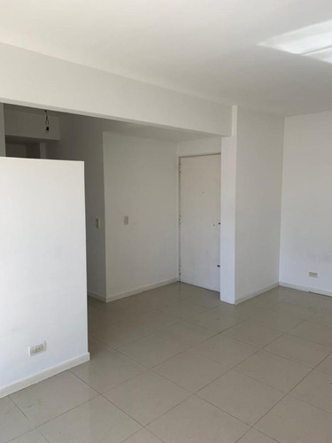 2 Amb Amplios Con Cochera Edificio Con Parrilla Y Pileta