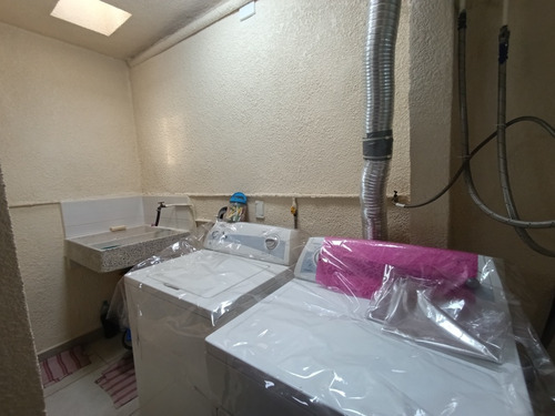 Casa 3 Recamaras Con Estudio, Cocina Integral, Acabados Lujo