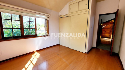 Casa En Venta De 5 Dorm. En Ñuñoa