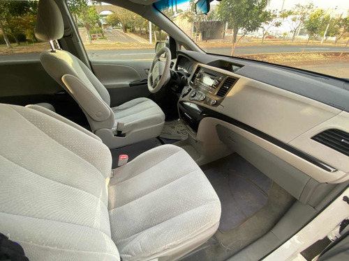 Imagen 7 de 13 de Toyota Sienna 2011 Le Aa Ee At