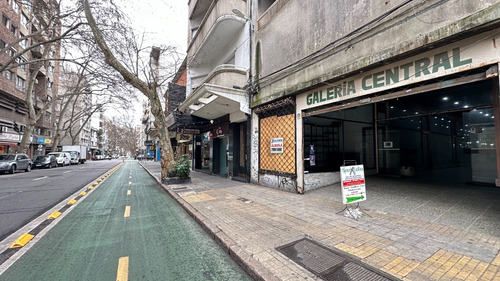 Alquiler Local Comercial Al Frente, Galeria Central, Vidriera Sobre San Jose Centro