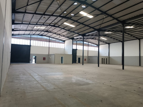 Se Alquila Galpón De 550 M2 Av Bolívar De Valencia Dtlz/2