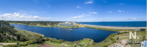 Excelente Ubicación, Con Vista A La Laguna Y La Bahía, 2 Dormitorios Frente Al Mar