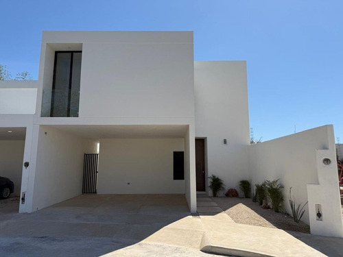 Casa De 3 Recámaras Para Estrenar En Cholul Con Acabados De Lujo