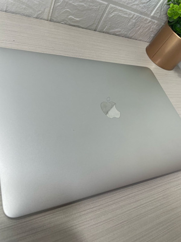 Macbook Pro 2017 13 Touch Bar Core I7 8gb Ram 256gb Ssd Plateado (Reacondicionado)