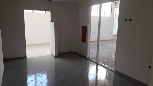 Imagen 5 de 10 de Local Comercial En Alquiler