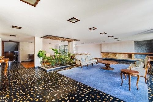Jardines Del Pedregal, Casa En Tranquila Calle Cerrada Con Amplios Espacios